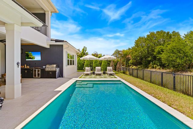 2465 NE Evinrude Circle, Jensen Beach, FL 34957