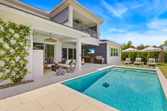 2465 NE Evinrude Circle, Jensen Beach, FL 34957
