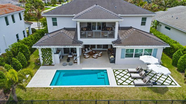 2465 NE Evinrude Circle, Jensen Beach, FL 34957
