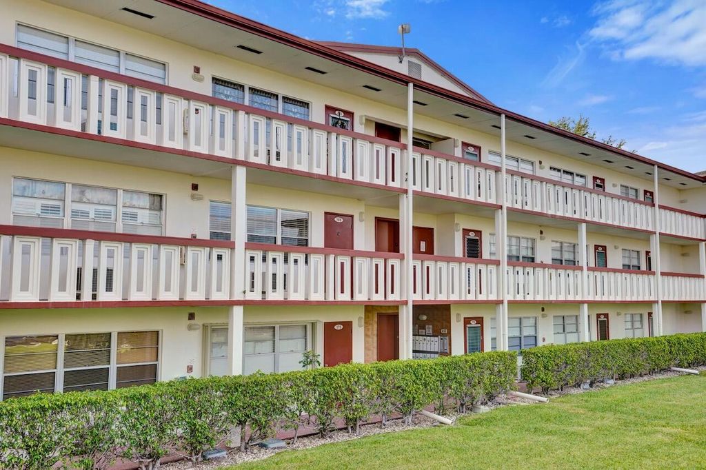 189 Brighton E, Boca Raton, FL 33434