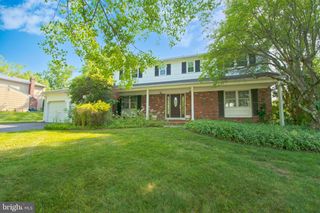 1 TINA DR, Titusville, NJ 08560
