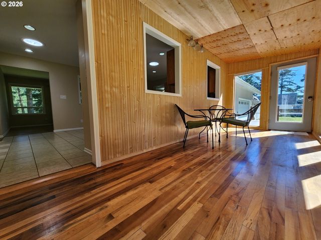 92504 PARADISE POINT Rd, Port Orford, OR 97465