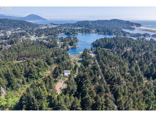 92504 PARADISE POINT Rd, Port Orford, OR 97465