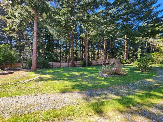 92504 PARADISE POINT Rd, Port Orford, OR 97465