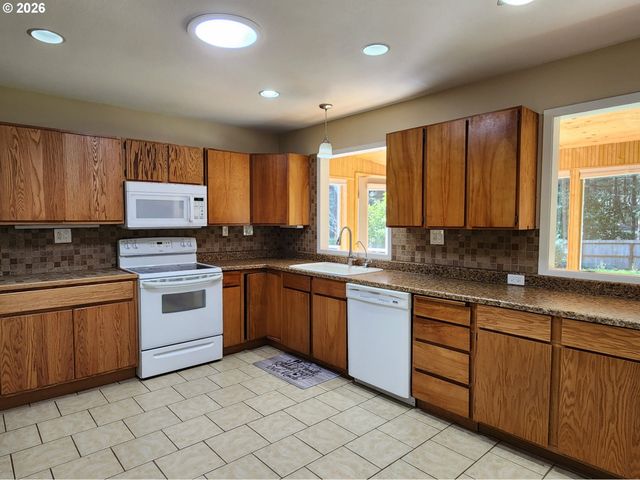 92504 PARADISE POINT Rd, Port Orford, OR 97465