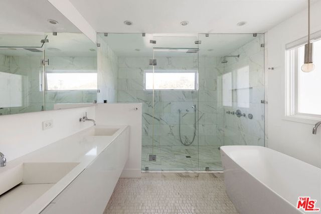 4525 Melbourne Avenue, Los Angeles, CA 90027