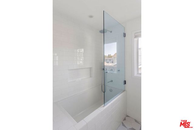 4525 Melbourne Avenue, Los Angeles, CA 90027