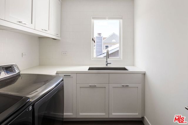 4525 Melbourne Avenue, Los Angeles, CA 90027