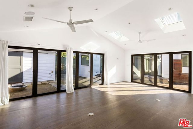 4525 Melbourne Avenue, Los Angeles, CA 90027