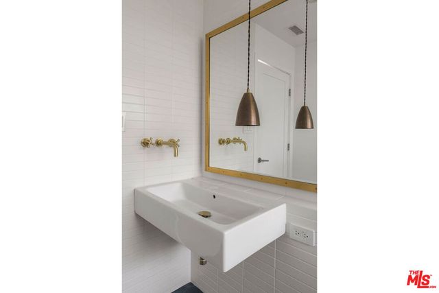 4525 Melbourne Avenue, Los Angeles, CA 90027