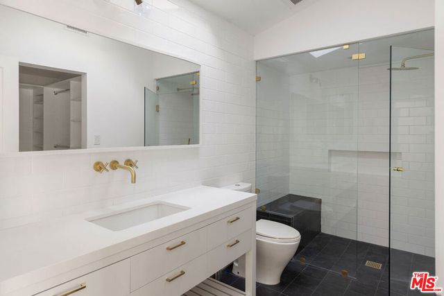 4525 Melbourne Avenue, Los Angeles, CA 90027