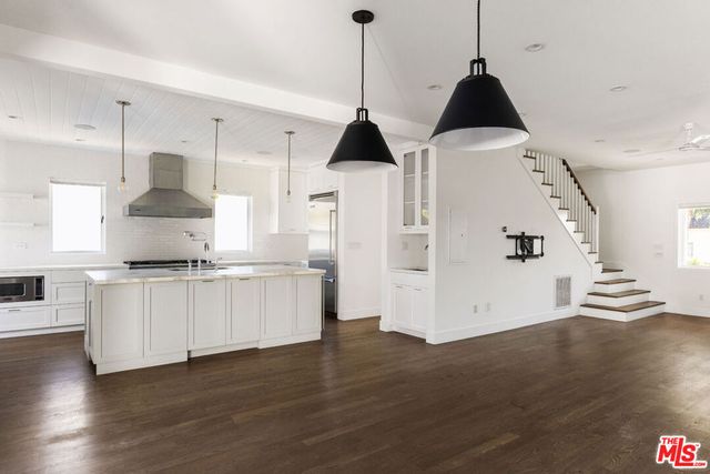 4525 Melbourne Avenue, Los Angeles, CA 90027