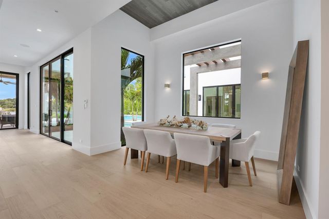 19175 W Riverside Drive, Tequesta, FL 33469