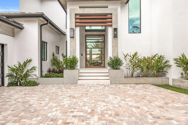 19175 W Riverside Drive, Tequesta, FL 33469