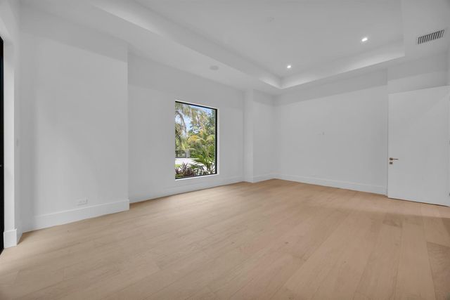 19175 W Riverside Drive, Tequesta, FL 33469