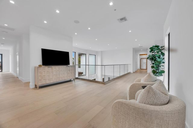 19175 W Riverside Drive, Tequesta, FL 33469