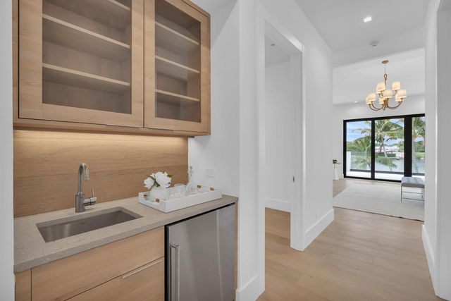 19175 W Riverside Drive, Tequesta, FL 33469