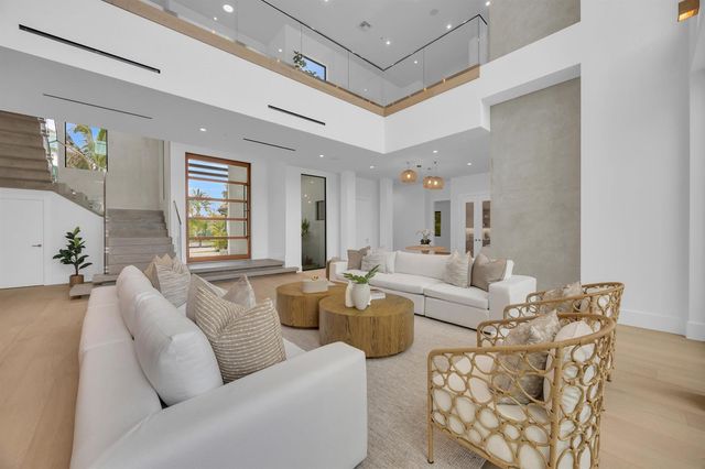 19175 W Riverside Drive, Tequesta, FL 33469