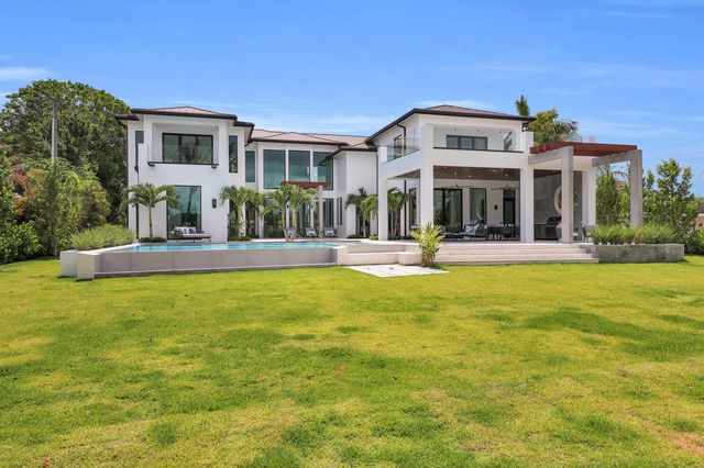 19175 W Riverside Drive, Tequesta, FL 33469