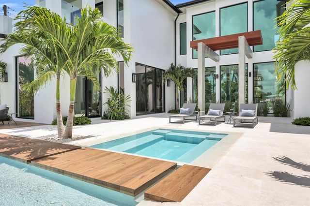 19175 W Riverside Drive, Tequesta, FL 33469