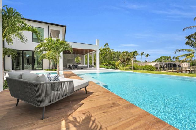 19175 W Riverside Drive, Tequesta, FL 33469