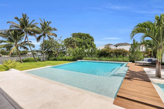 19175 W Riverside Drive, Tequesta, FL 33469