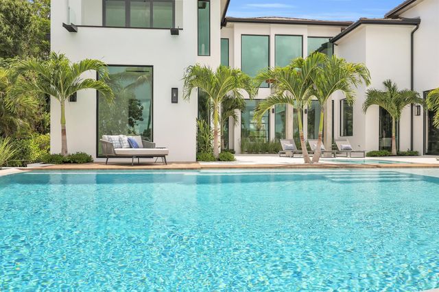 19175 W Riverside Drive, Tequesta, FL 33469
