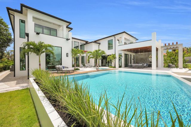 19175 W Riverside Drive, Tequesta, FL 33469