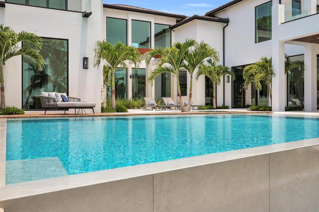19175 W Riverside Drive, Tequesta, FL 33469
