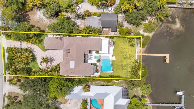 19175 W Riverside Drive, Tequesta, FL 33469