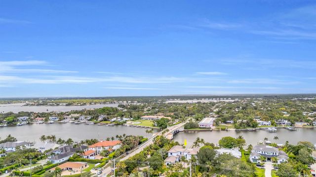19175 W Riverside Drive, Tequesta, FL 33469