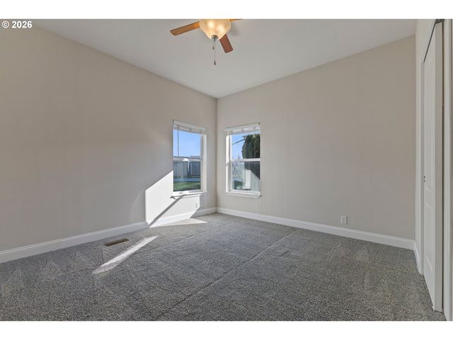 576 Sw GEORGETOWN Way 146, Beaverton, OR 97006