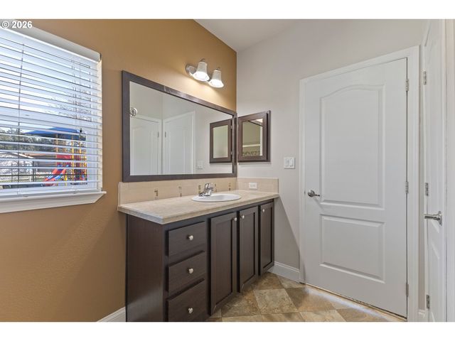 576 Sw GEORGETOWN Way 146, Beaverton, OR 97006