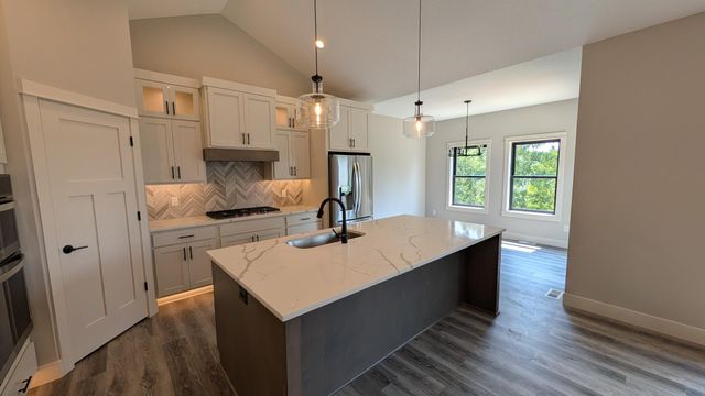1199 60th Street, Hudson, WI 54016