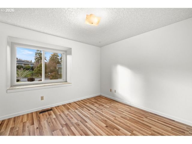 8250 Sw 165TH Ave, Beaverton, OR 97007