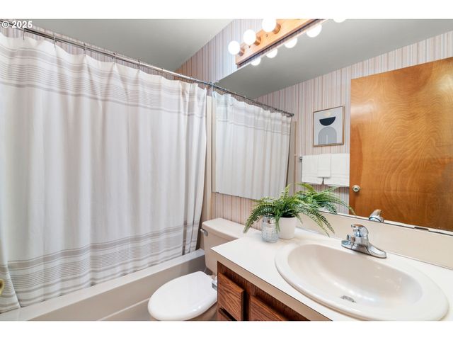 8250 Sw 165TH Ave, Beaverton, OR 97007