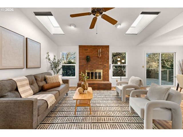 8250 Sw 165TH Ave, Beaverton, OR 97007