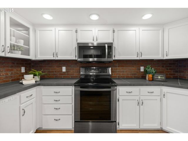 8250 Sw 165TH Ave, Beaverton, OR 97007