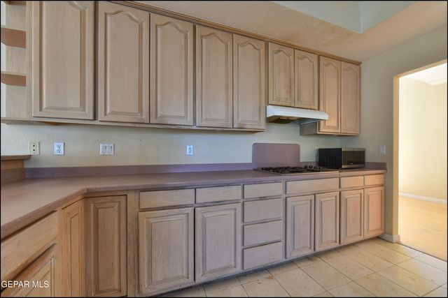 6123 LA POSTA Drive, El Paso, TX 79912