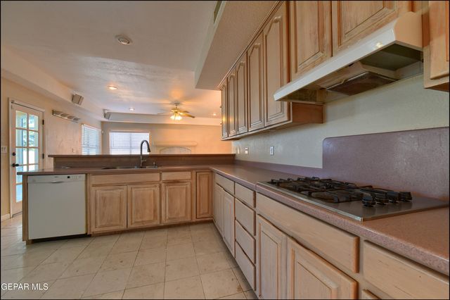 6123 LA POSTA Drive, El Paso, TX 79912