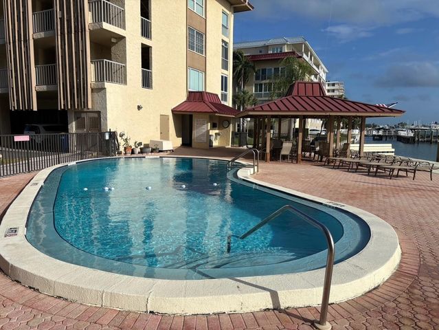 121 ISLAND WAY 331, Clearwater Beach, FL 33767