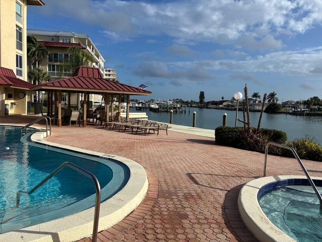 121 ISLAND WAY 331, Clearwater Beach, FL 33767