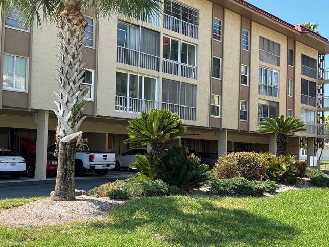 121 ISLAND WAY 331, Clearwater Beach, FL 33767