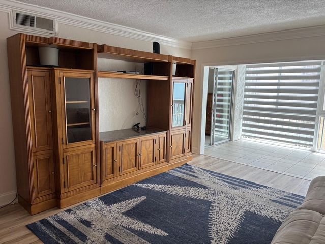 121 ISLAND WAY 331, Clearwater Beach, FL 33767