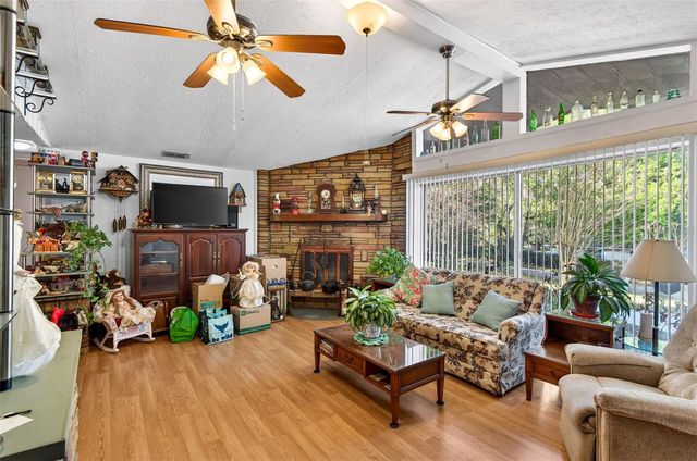 10820 LINDA VISTA LANE, Dade City, FL 33525