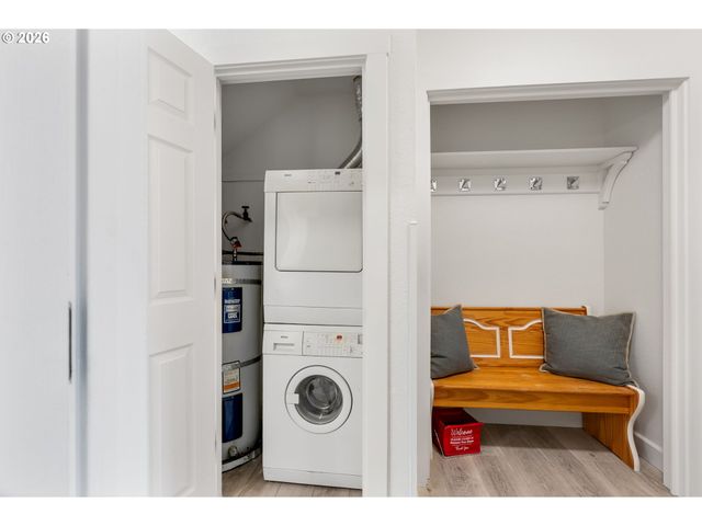 301 N 15TH St 201, Hood River, OR 97031