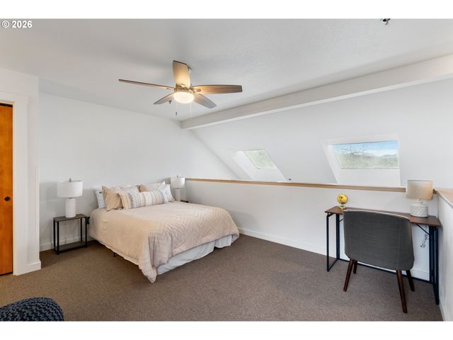 301 N 15TH St 201, Hood River, OR 97031