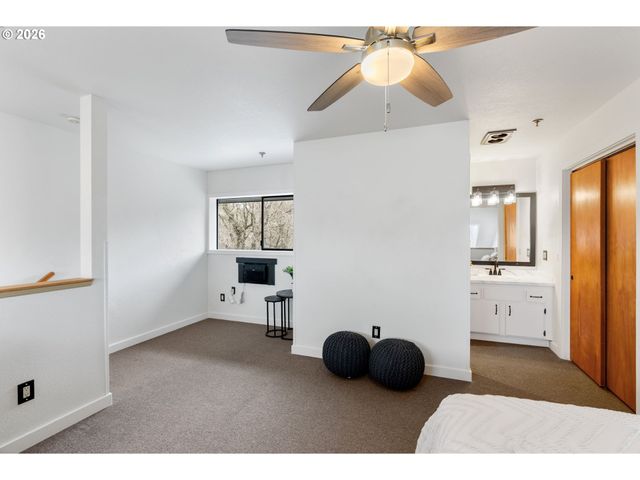 301 N 15TH St 201, Hood River, OR 97031