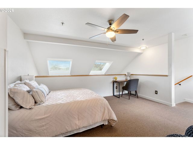 301 N 15TH St 201, Hood River, OR 97031