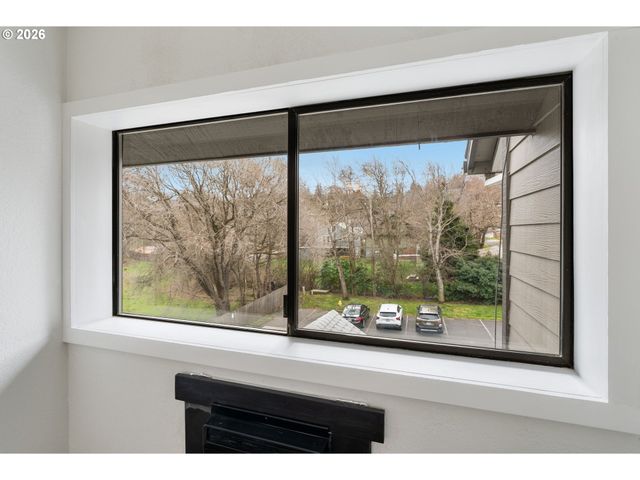 301 N 15TH St 201, Hood River, OR 97031